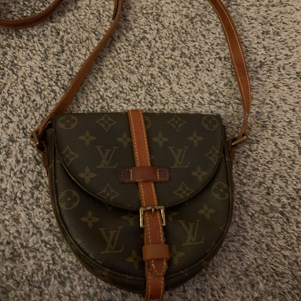 Authentic Louis Vuitton crossed body purse!!!